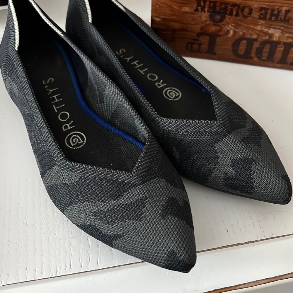Rothy’s the points camo green print